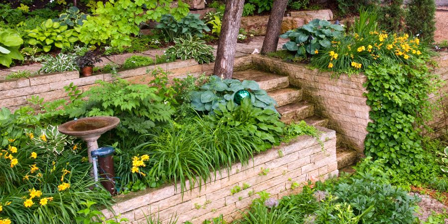 Aká dôležitá je drenáž? Odvodnenie a typy oporných múrov